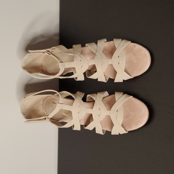 Donated: Aerosoles HeelRest Heels - Picture 2 of 9